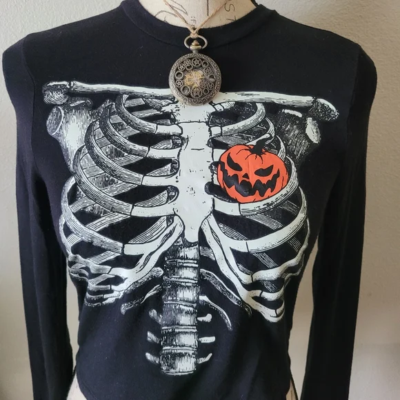 *SOLD* Social Collision Pumpkin Heart crop top - Picture 2 of 8